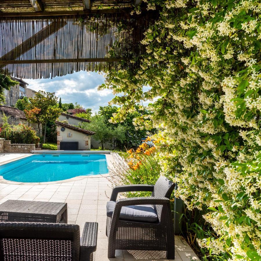 La Maison De Yuka Plieux Exteriör bild